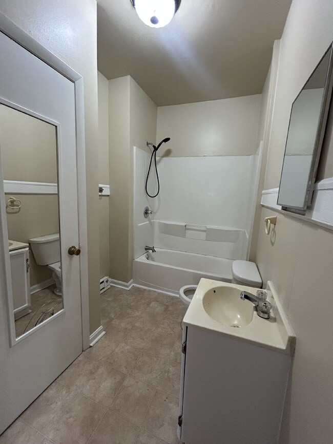 Building Photo - Spacious 2-Bedroom Apartment – Convenient Front Royal Location