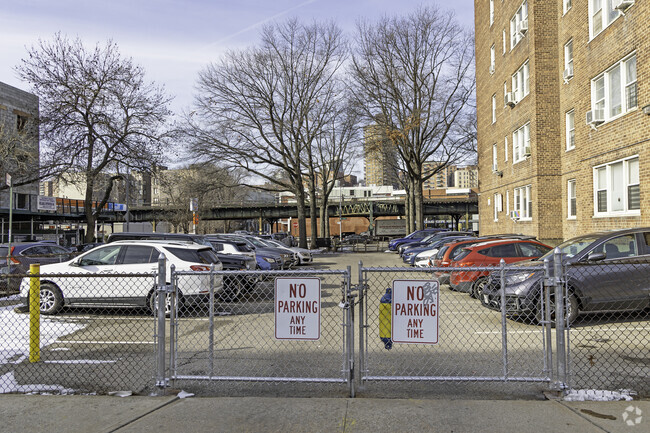 Building Photo - 180 Van Cortlandt Park S