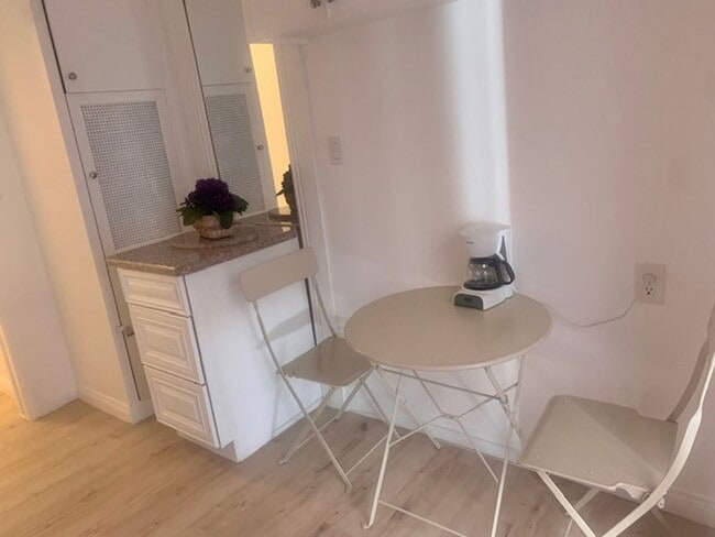 Building Photo - Fletcher Hills Studio with Amazing View!