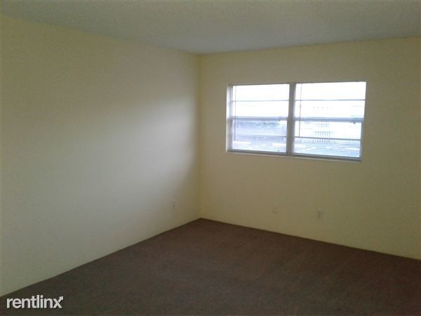 Building Photo - 461 Brentwood Dr