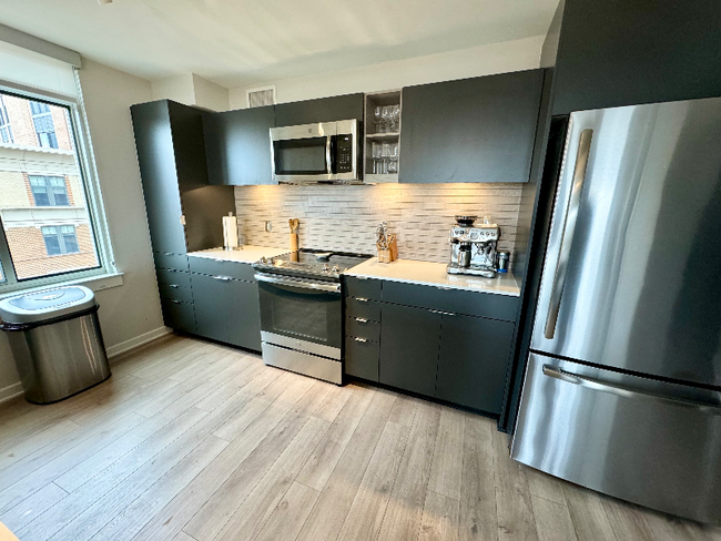 Foto del edificio - 3400 Potomac Ave