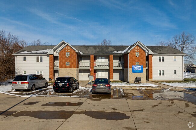 Foto del edificio - Modern Living. Connected Location. Rochester Manor in Muncie.
