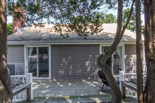 Building Photo - 116 Overshore Dr E
