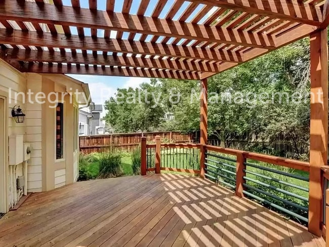 Building Photo - 3 Bed/3 Bath, 2,759 Sqft -9614 Pinebrook S...