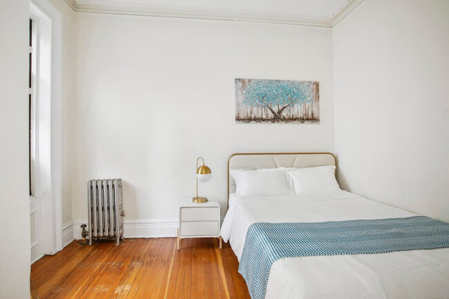 Foto del edificio - 300 E 69th St