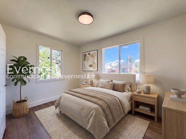Foto del edificio - 3 Bed/1 Bath Home with Fenced Yard