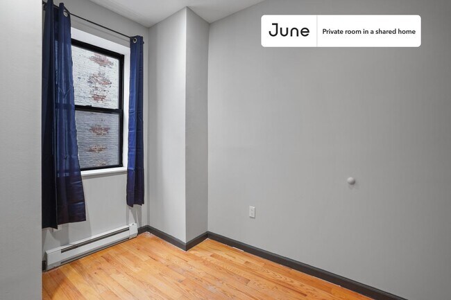 Building Photo - Private bedroom in 4 bed/2 bath Home