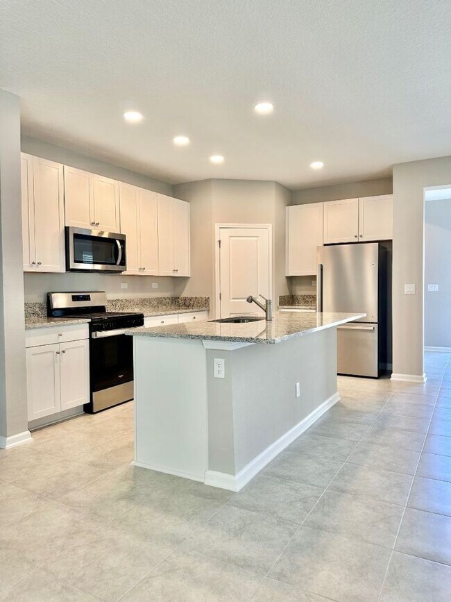 Foto del edificio - New 3 bed/2 bath located in the desired Tr...