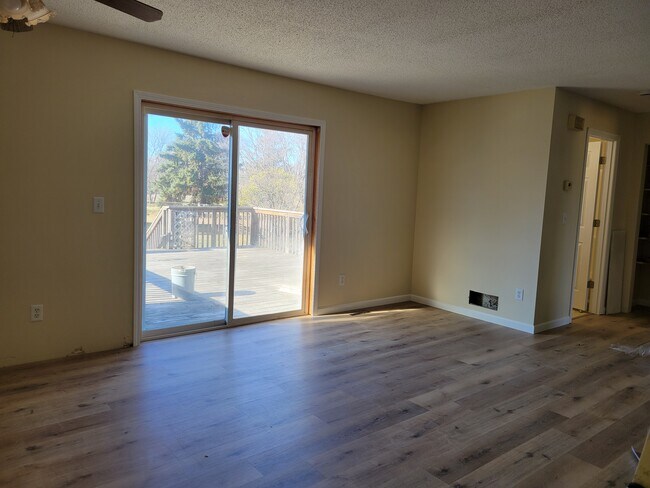 Foto del edificio - 11024 Swallow St NW