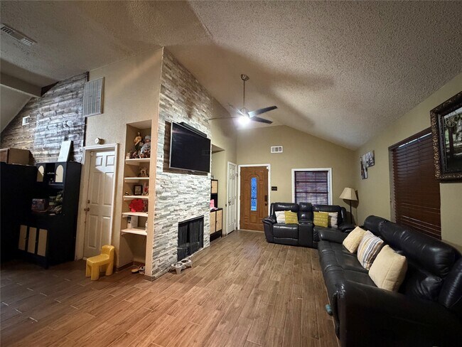 Foto del edificio - 11835 Greencanyon Dr