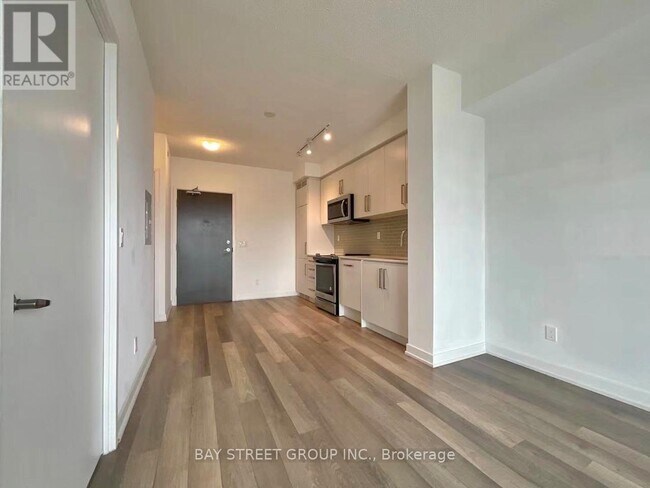 Photo du bâtiment - 5180 Yonge St