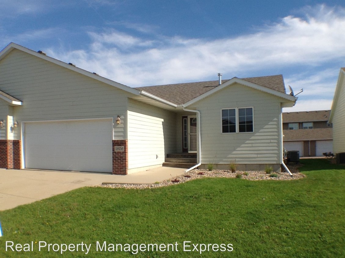 1806 S Locust Ave, Brandon, SD 57005 House for Rent in Brandon, SD