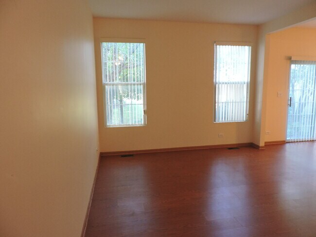 Building Photo - 623 Waterview Ct
