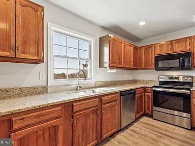 Building Photo - "Charming 3-Bedroom Luray Retreat with Mod...