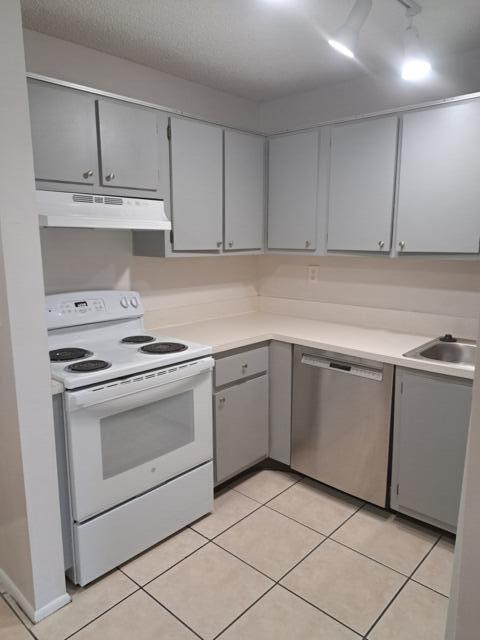 Building Photo - 2671 Riverside Dr
