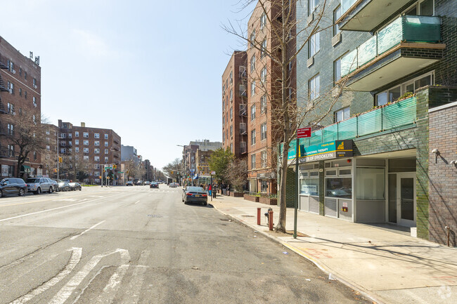 Building Photo - 2068 Ocean Ave
