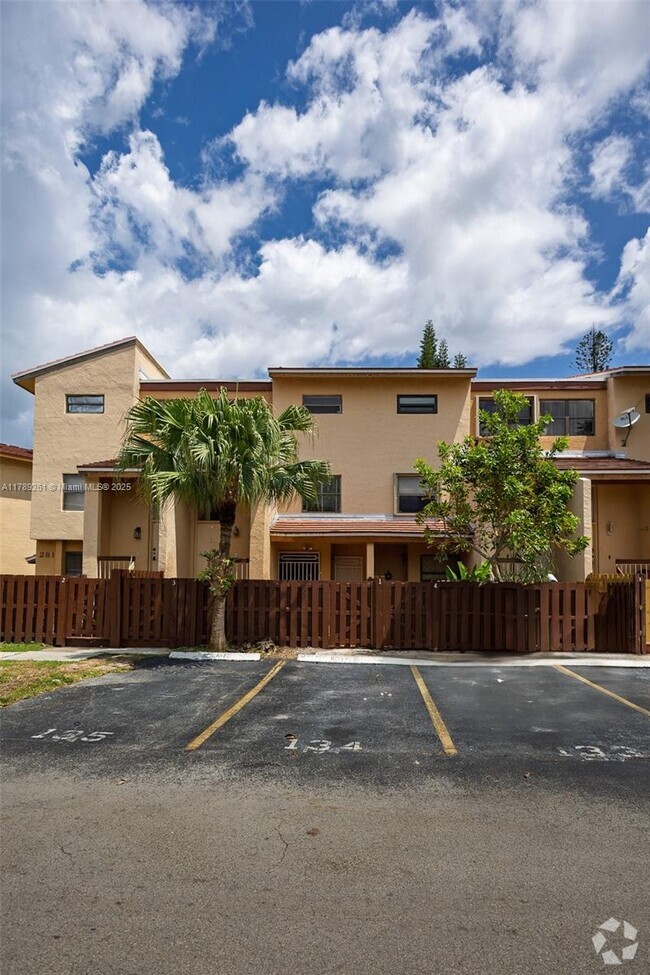 Building Photo - 281 W Park Dr