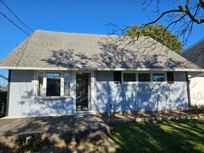 Building Photo - 898 Bowling Green Dr