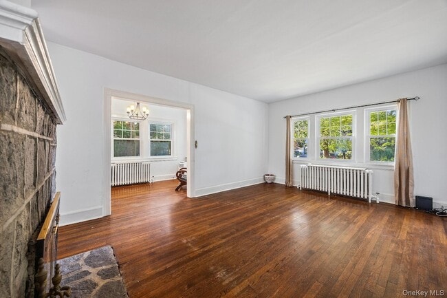 Photo - 84 Harvard Dr House