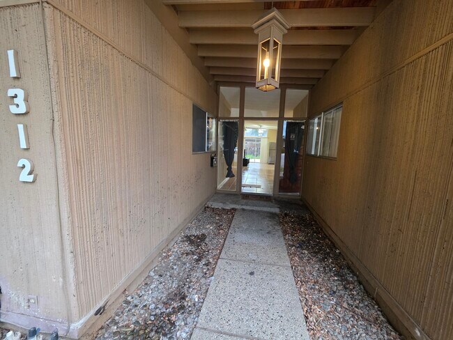 Foto del edificio - 1312 Toyon Plz