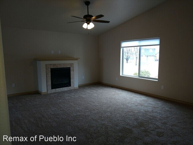 Building Photo - 3 br, 2 bath House - 2224 South Dr.
