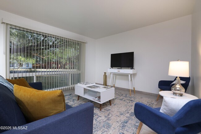 Foto del edificio - 2039 E 8th St