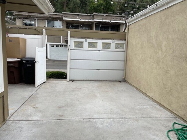 Building Photo - Renovated Townhome in the Laguna Hills