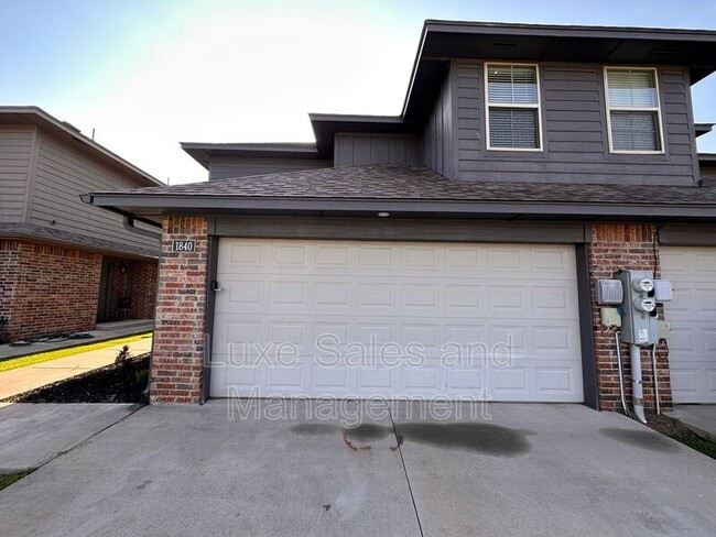 Building Photo - 1840 Casitas Cir