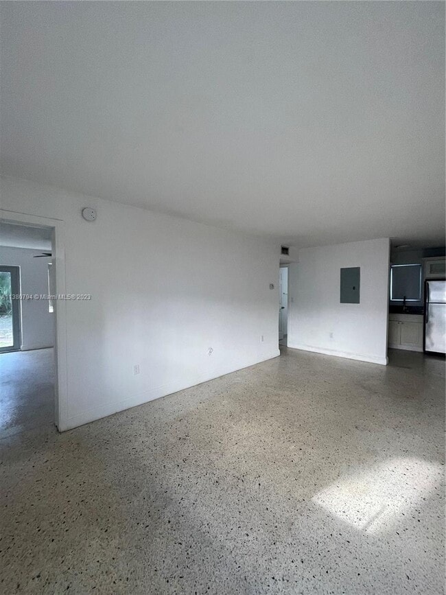 Building Photo - 560 NE 63rd St