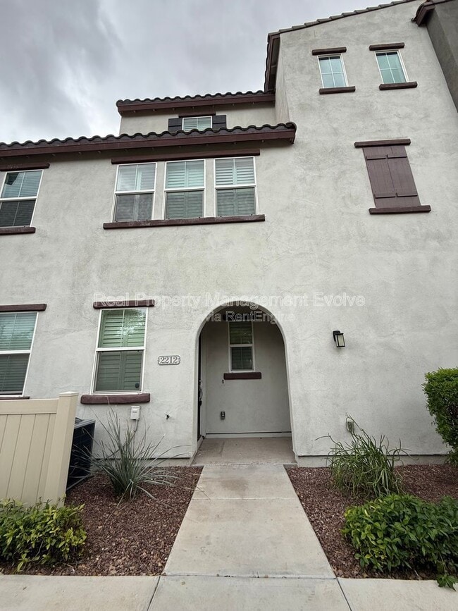 Photo - 2212 E Hidalgo Ave Townhome