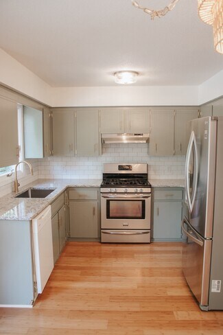 Building Photo - 3885 140th Ave
