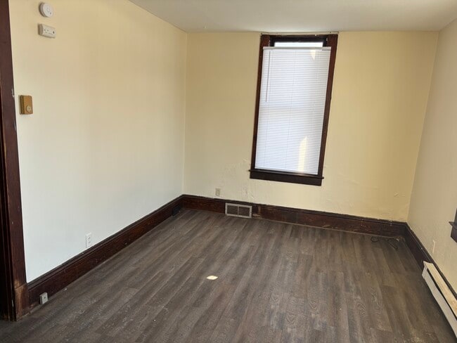 Building Photo - 415 Putnam St