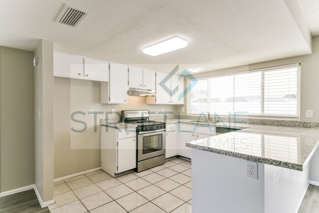 Building Photo - REDUCED!