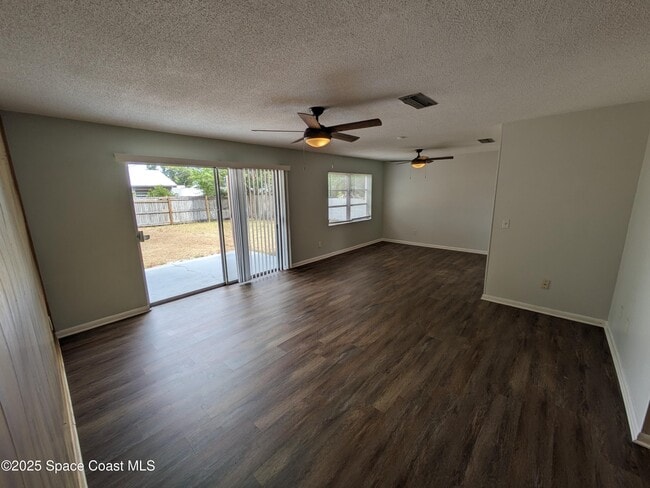 Building Photo - 4955 Melissa Dr