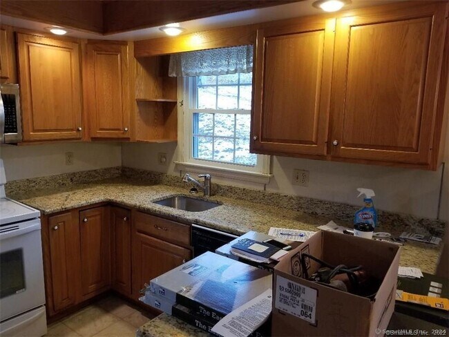 Building Photo - 36 Woodcrest Dr