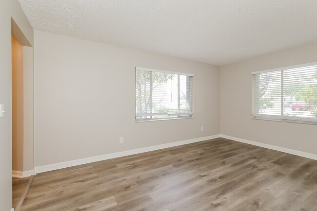 Building Photo - 28 Cinnamon Dr