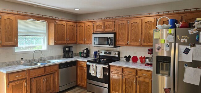 Building Photo - 3 Bedroom Home!
