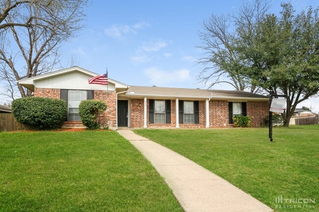 Building Photo - 835 Live Oak Dr