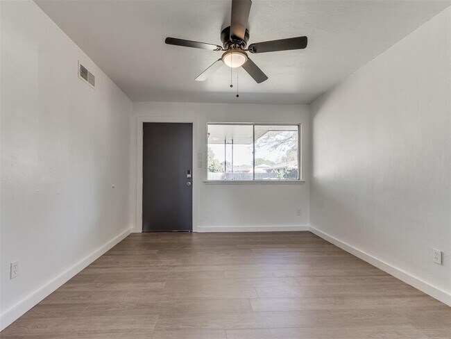 Foto del edificio - 2016 Melrose Dr