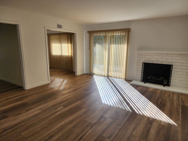 Building Photo - 3 Bed, 2 Bath Single Story Home - 8042 Tay...
