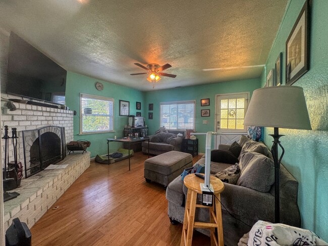 Building Photo - 44 Chestnut St