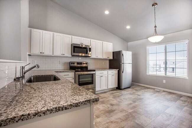 Foto del edificio - 910 Maycroft Rd