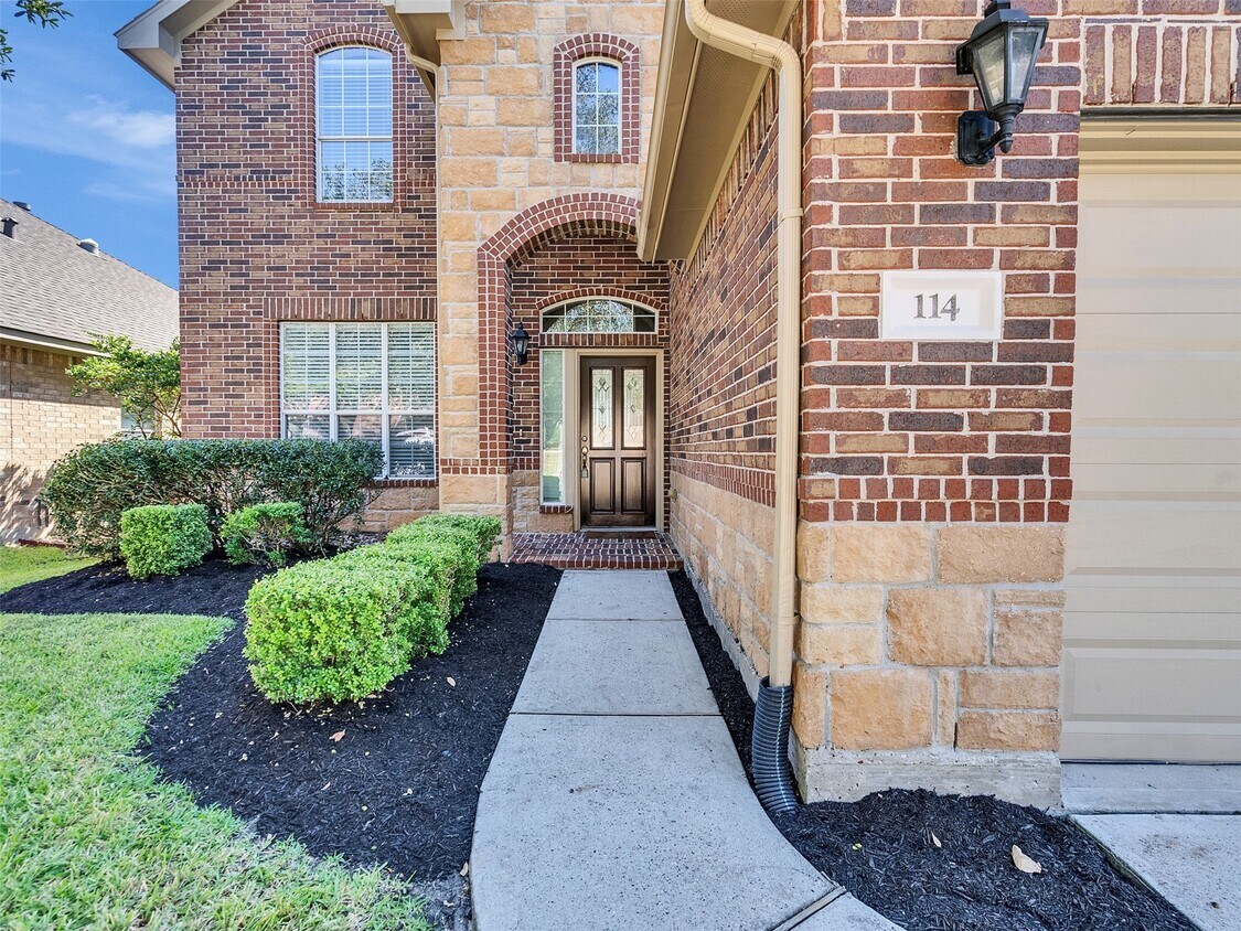 Primary Photo - 114 N Hawkhurst Cir