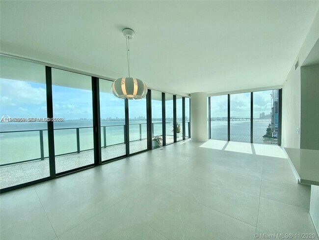 Foto del edificio - 3131 NE 7th Ave