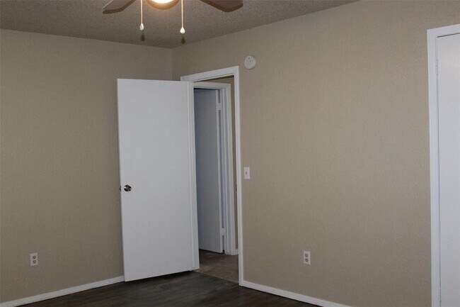 Building Photo - 8511 Justin Pl