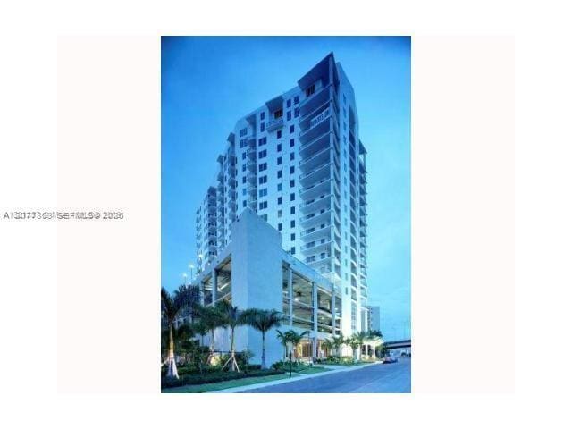 Building Photo - 10 SW South River Dr