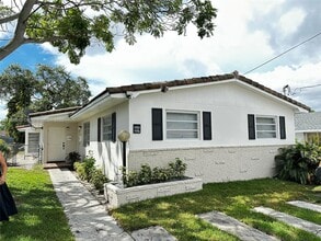 Building Photo - 1150 SW 12th St