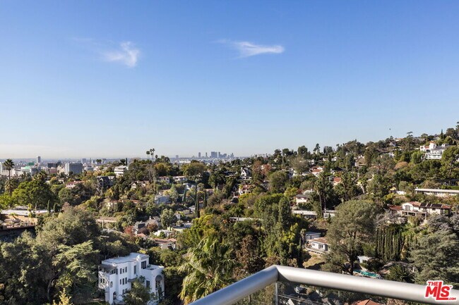 Foto del edificio - 5636 Tuxedo Terrace