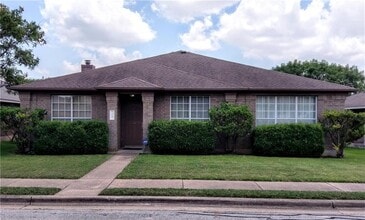 Building Photo - 1041 Disraeli Cir