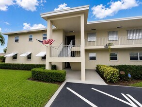 Building Photo - 306 Circle Dr S